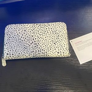NWOT thirty-one Wallet 👛!! Animal style